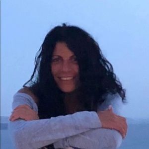 Meet your Posher, Dina